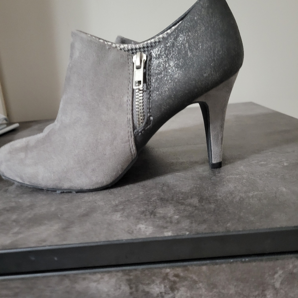 Heels - Picture 5 of 6